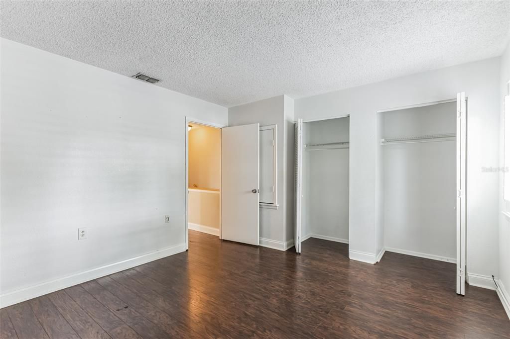 For Sale: $159,000 (2 beds, 1 baths, 970 Square Feet)