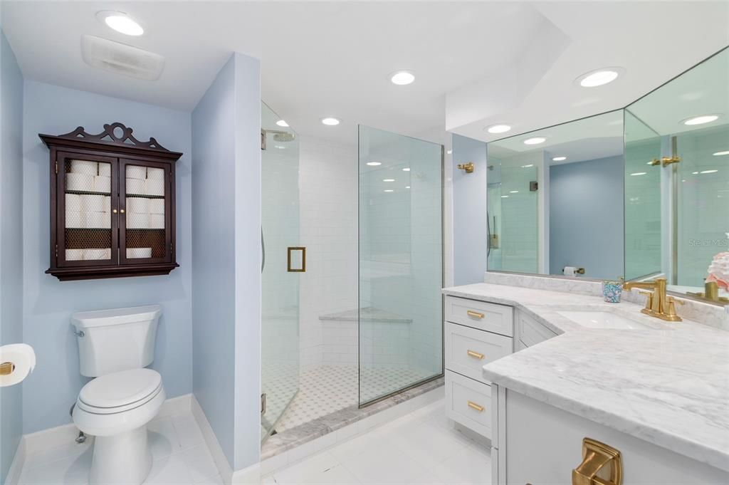 For Sale: $765,000 (1 beds, 1 baths, 686 Square Feet)