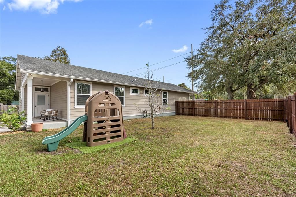 Active With Contract: $525,000 (3 beds, 2 baths, 1638 Square Feet)