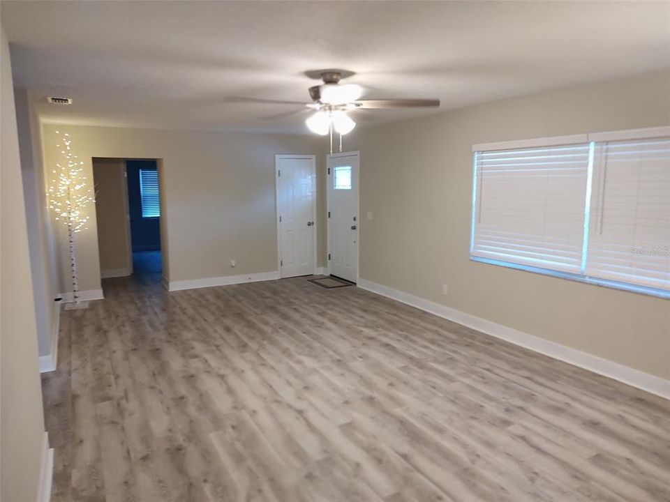 For Sale: $465,000 (3 beds, 1 baths, 1400 Square Feet)