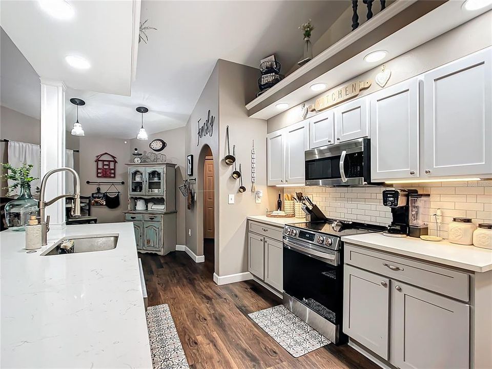 For Sale: $529,900 (3 beds, 2 baths, 1631 Square Feet)