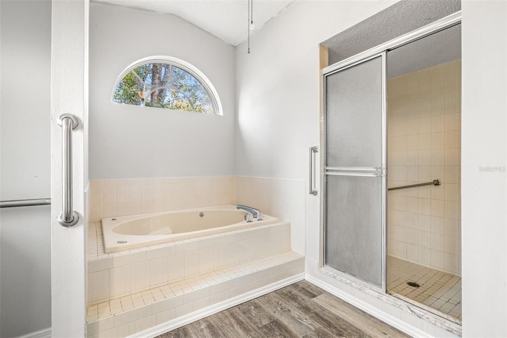 Soaking Tub & Separate Shower