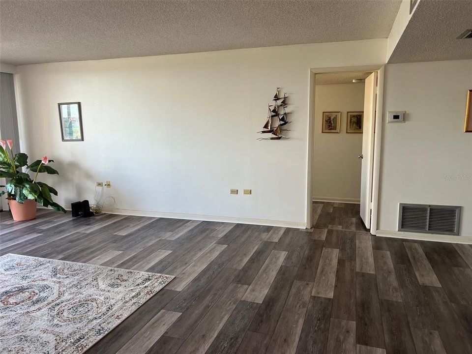 For Sale: $459,000 (2 beds, 2 baths, 1308 Square Feet)