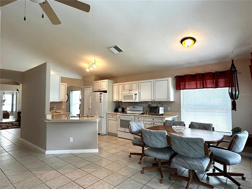 Dinette / Kitchen area