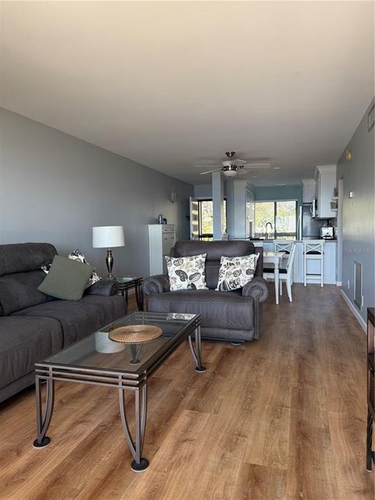 For Sale: $439,500 (2 beds, 2 baths, 890 Square Feet)