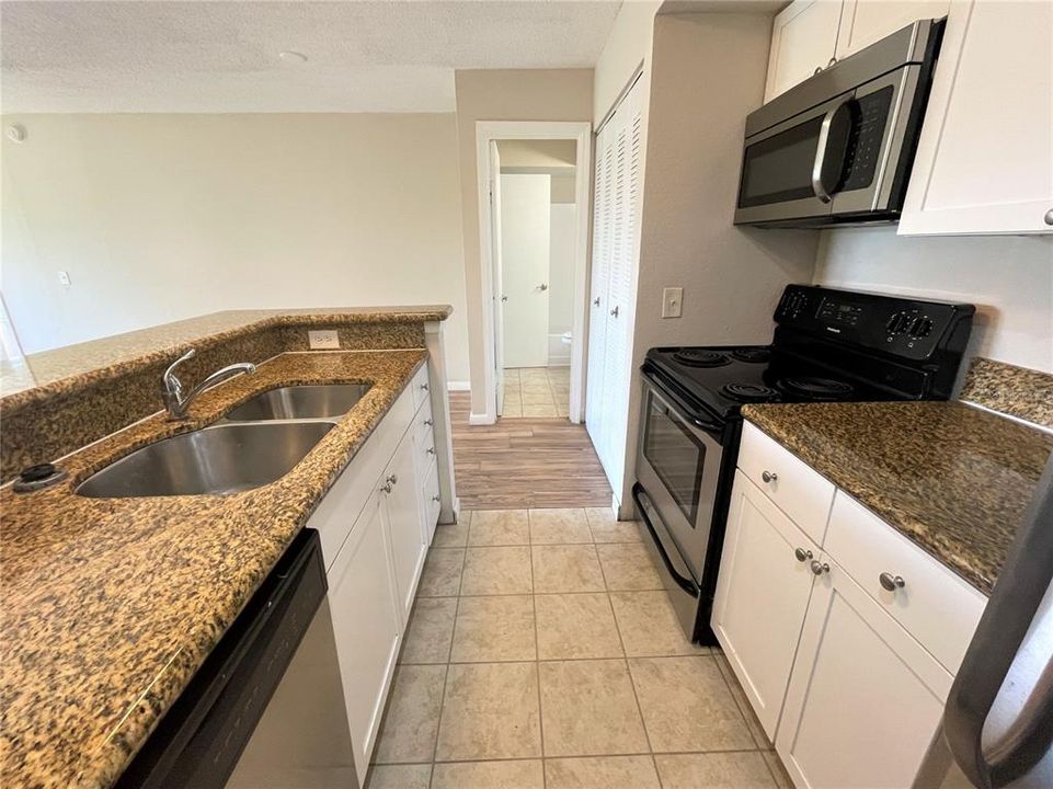 For Rent: $1,350 (1 beds, 1 baths, 597 Square Feet)