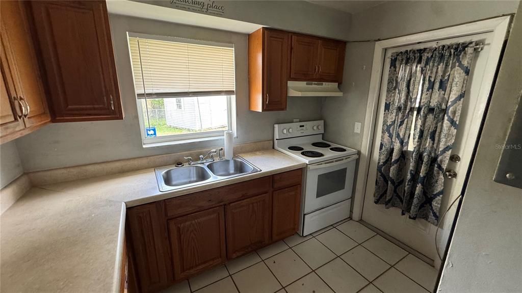 For Rent: $1,650 (3 beds, 1 baths, 1030 Square Feet)