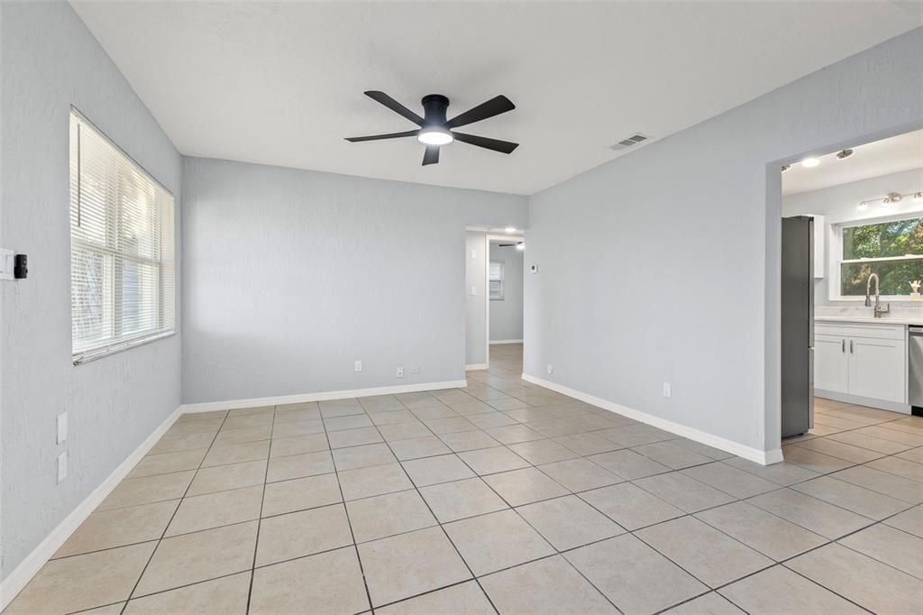 For Sale: $390,000 (3 beds, 2 baths, 1104 Square Feet)