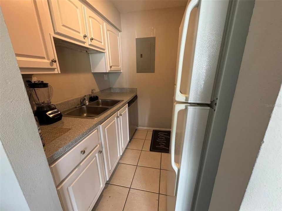 For Rent: $1,450 (1 beds, 1 baths, 549 Square Feet)