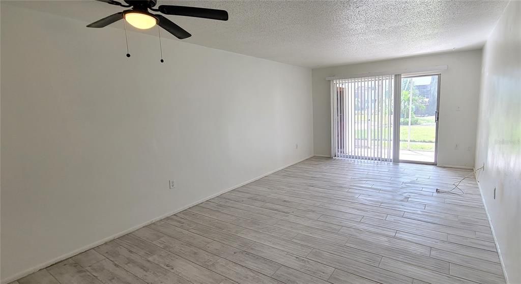 For Sale: $172,000 (2 beds, 1 baths, 900 Square Feet)