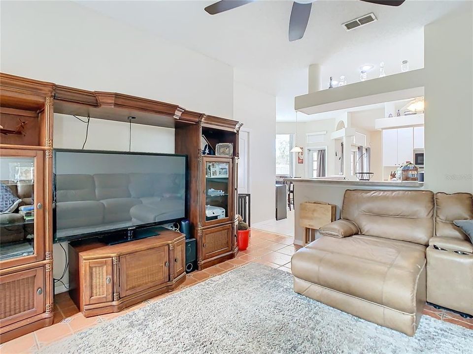 En Venta: $450,000 (3 camas, 2 baños, 1982 Pies cuadrados)