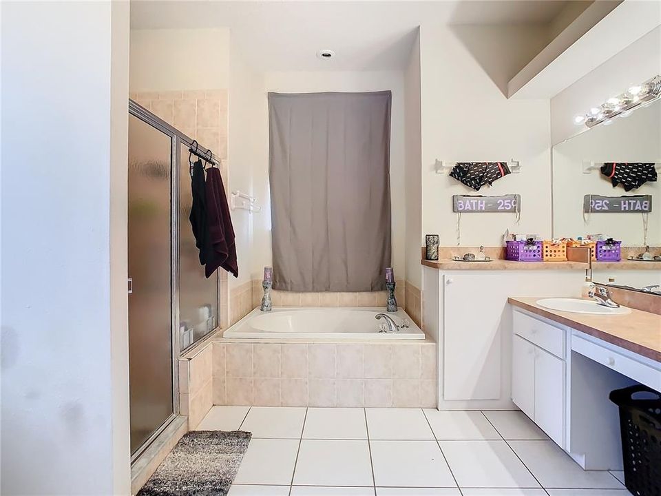 En Venta: $450,000 (3 camas, 2 baños, 1982 Pies cuadrados)