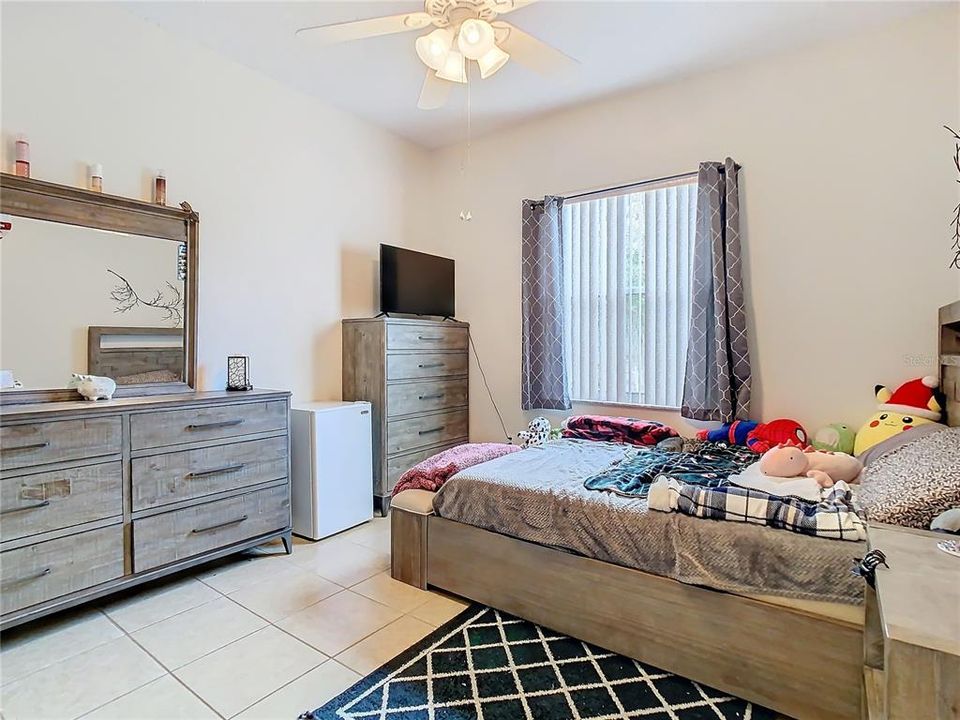 En Venta: $450,000 (3 camas, 2 baños, 1982 Pies cuadrados)