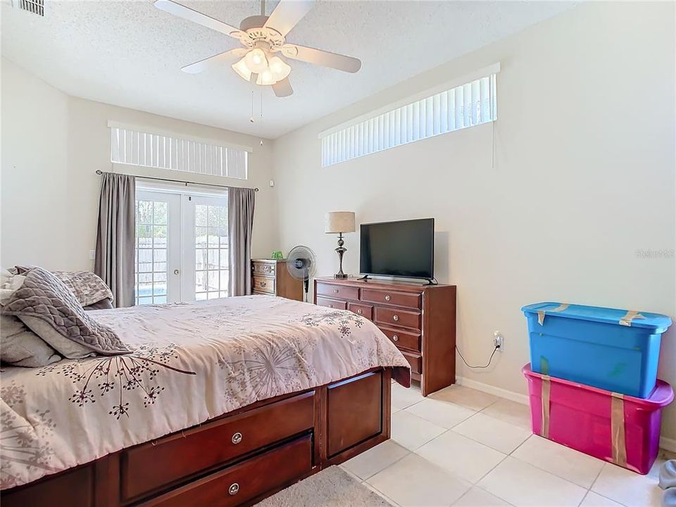 En Venta: $450,000 (3 camas, 2 baños, 1982 Pies cuadrados)