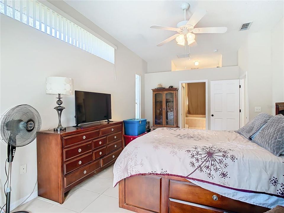 En Venta: $450,000 (3 camas, 2 baños, 1982 Pies cuadrados)