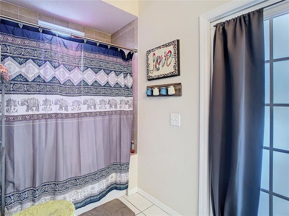 En Venta: $450,000 (3 camas, 2 baños, 1982 Pies cuadrados)