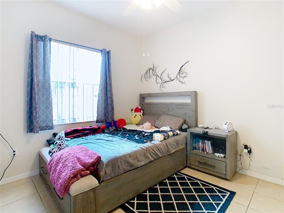 En Venta: $450,000 (3 camas, 2 baños, 1982 Pies cuadrados)