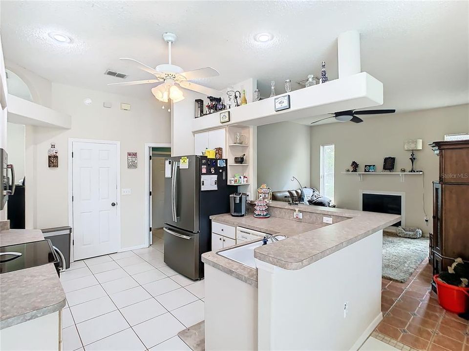 En Venta: $450,000 (3 camas, 2 baños, 1982 Pies cuadrados)