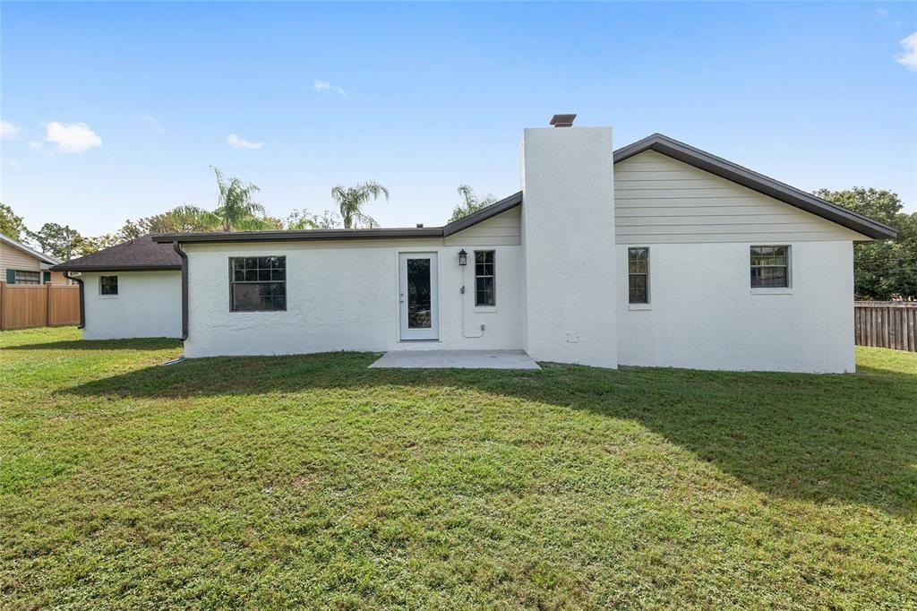 For Sale: $469,000 (5 beds, 2 baths, 2356 Square Feet)