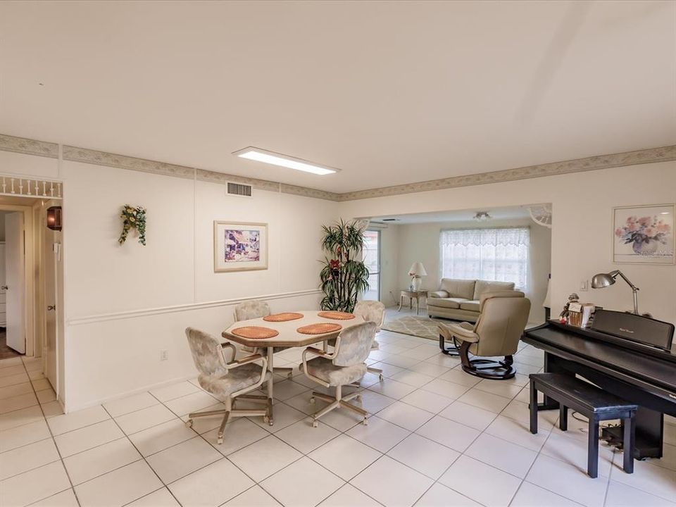 For Sale: $260,000 (2 beds, 2 baths, 1178 Square Feet)