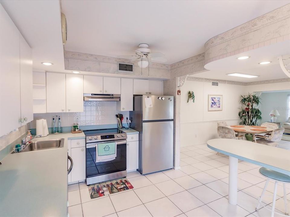 For Sale: $260,000 (2 beds, 2 baths, 1178 Square Feet)