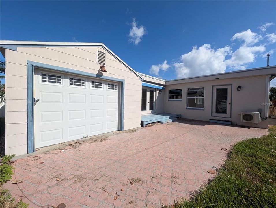 For Sale: $399,900 (2 beds, 2 baths, 1522 Square Feet)