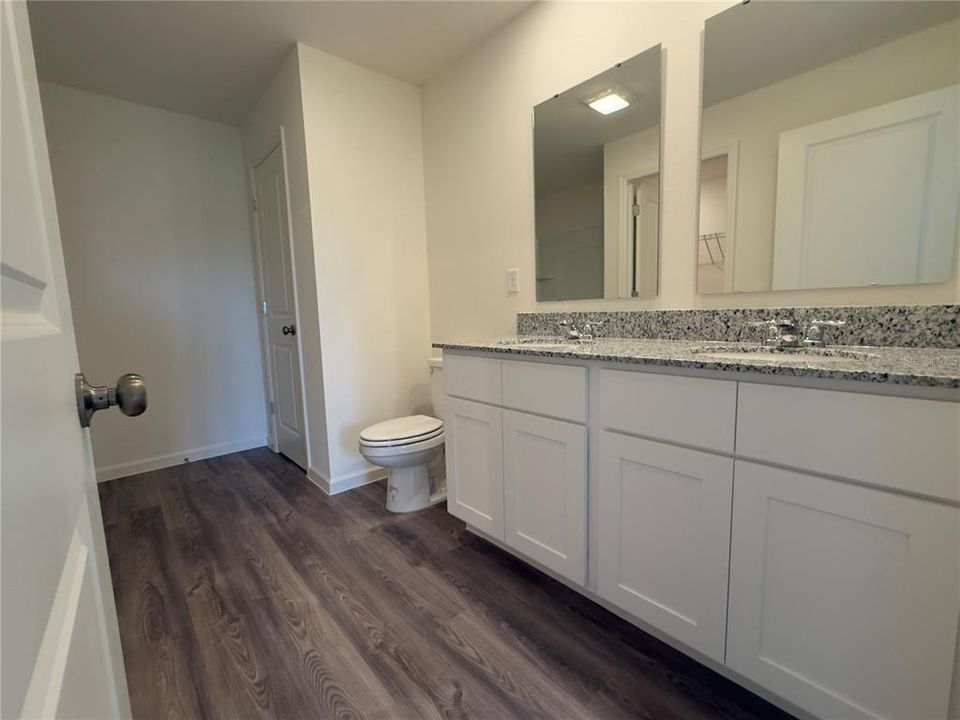 For Rent: $1,900 (4 beds, 2 baths, 1811 Square Feet)