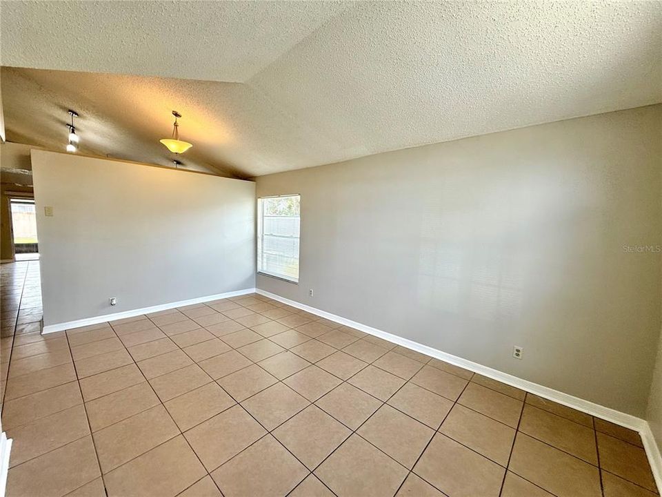 For Rent: $2,198 (3 beds, 2 baths, 1344 Square Feet)