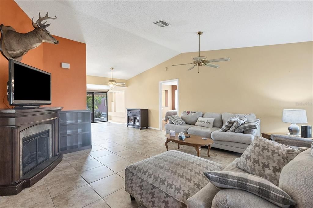 For Sale: $370,000 (3 beds, 2 baths, 1335 Square Feet)