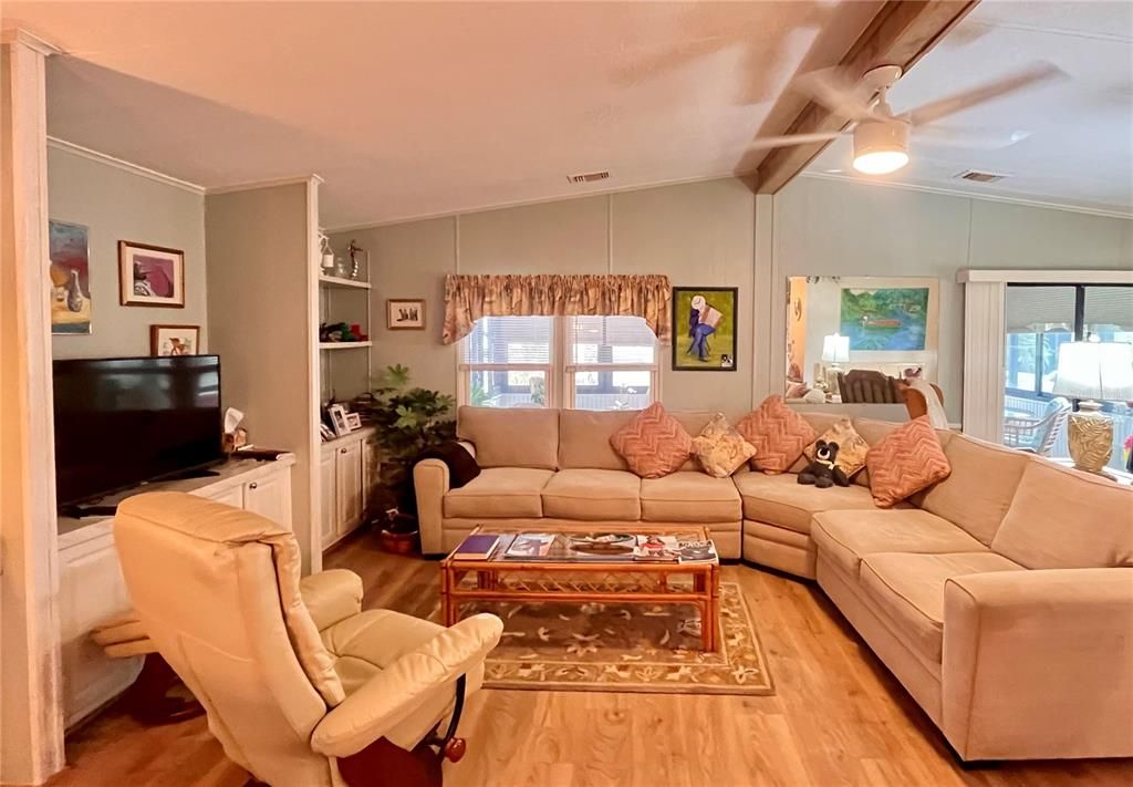 For Sale: $249,000 (2 beds, 2 baths, 1351 Square Feet)