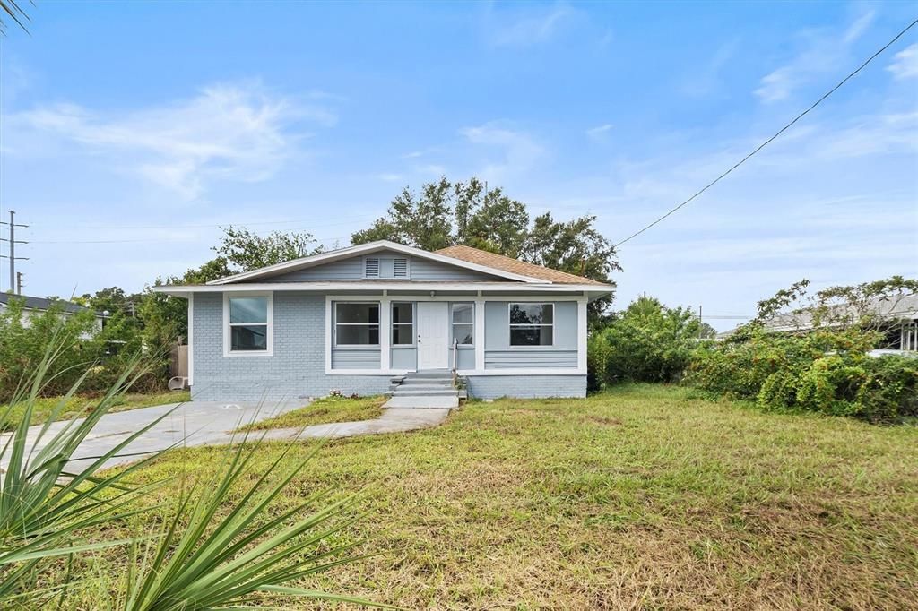 For Sale: $299,999 (3 beds, 2 baths, 1740 Square Feet)