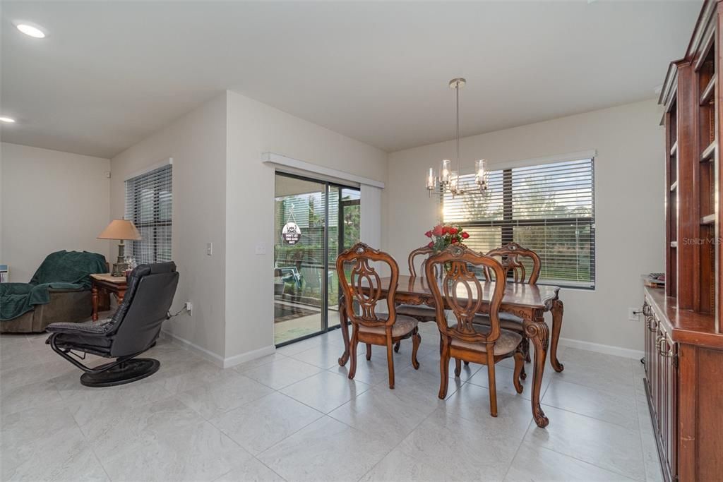 For Sale: $340,000 (3 beds, 2 baths, 1661 Square Feet)