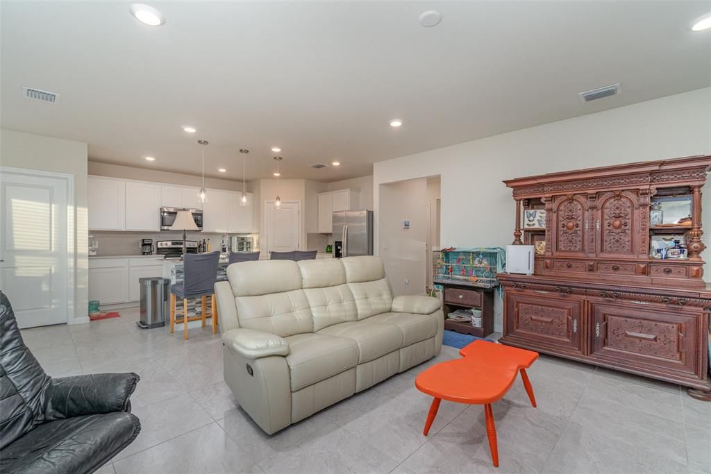 For Sale: $340,000 (3 beds, 2 baths, 1661 Square Feet)