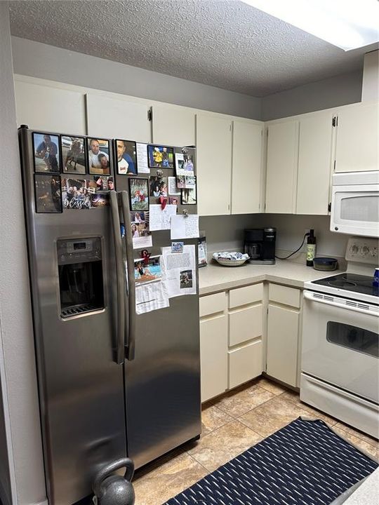 For Sale: $290,000 (2 beds, 2 baths, 945 Square Feet)