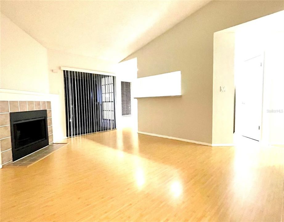 For Rent: $1,350 (1 beds, 1 baths, 684 Square Feet)