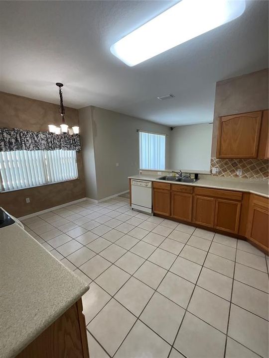 For Rent: $2,850 (5 beds, 3 baths, 2880 Square Feet)