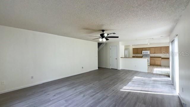 For Rent: $3,250 (4 beds, 2 baths, 2810 Square Feet)