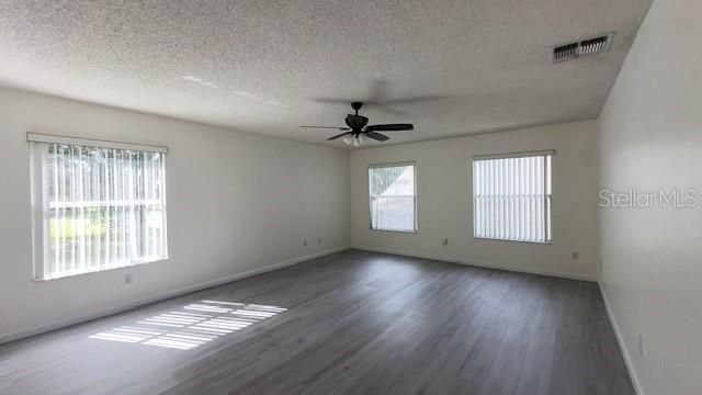 For Rent: $3,250 (4 beds, 2 baths, 2810 Square Feet)