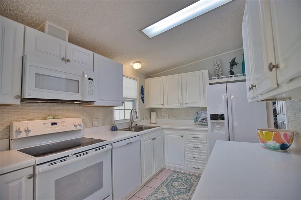 For Sale: $224,900 (2 beds, 2 baths, 1102 Square Feet)