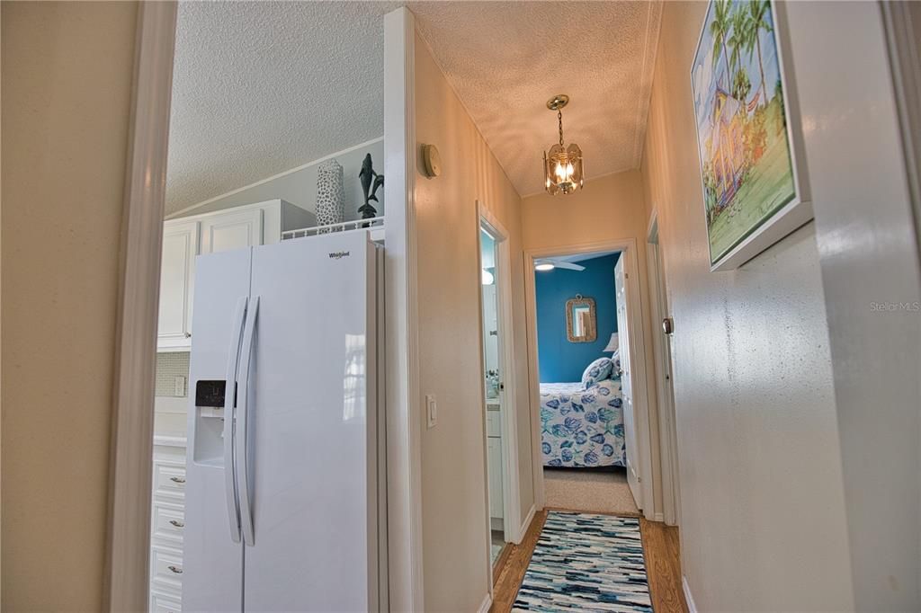 For Sale: $224,900 (2 beds, 2 baths, 1102 Square Feet)