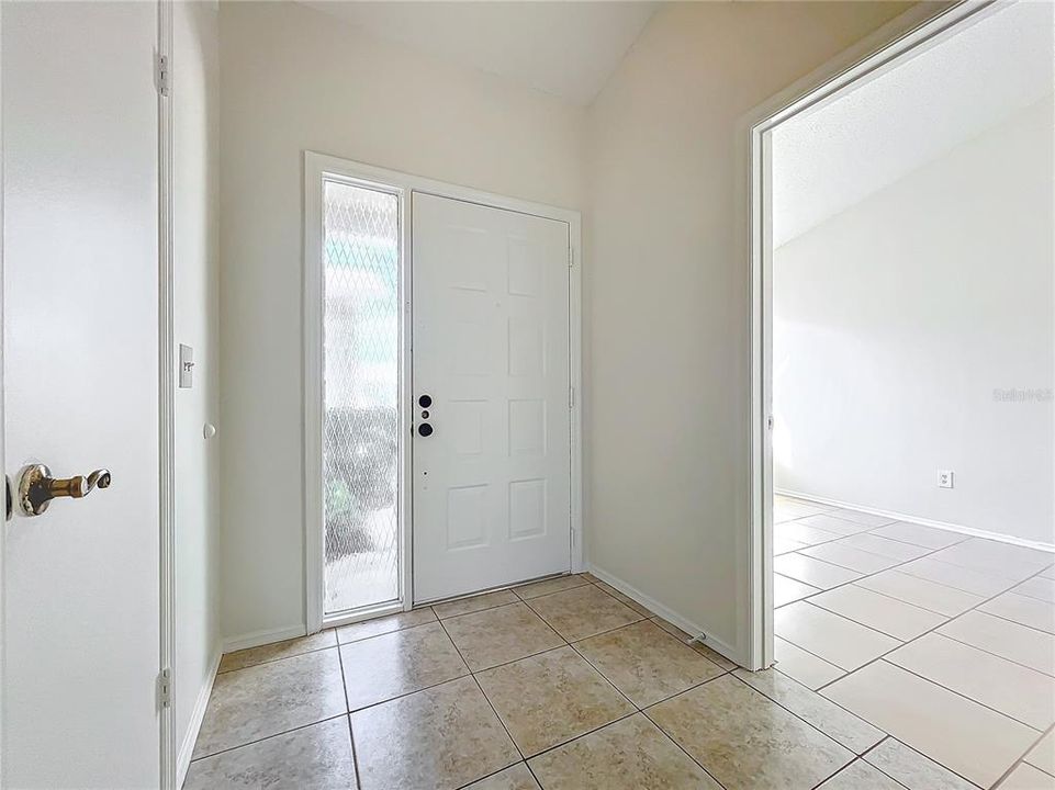 For Sale: $249,900 (2 beds, 2 baths, 1039 Square Feet)