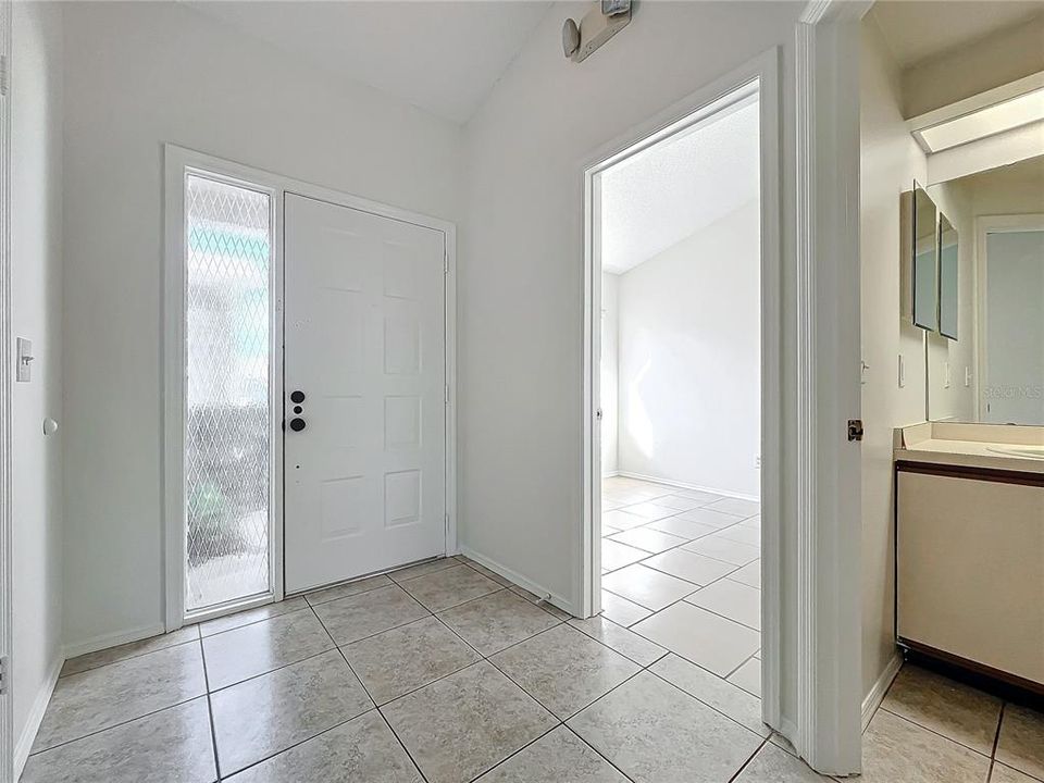 For Sale: $249,900 (2 beds, 2 baths, 1039 Square Feet)