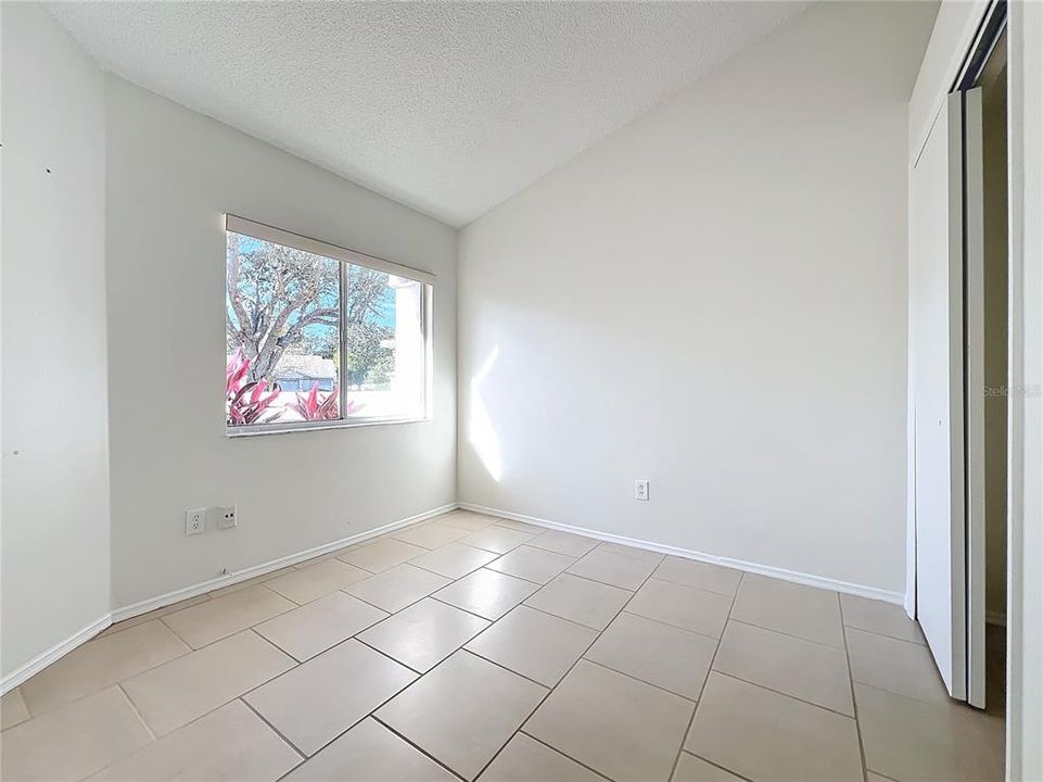 For Sale: $249,900 (2 beds, 2 baths, 1039 Square Feet)