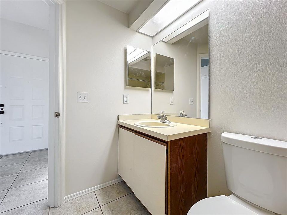 For Sale: $249,900 (2 beds, 2 baths, 1039 Square Feet)