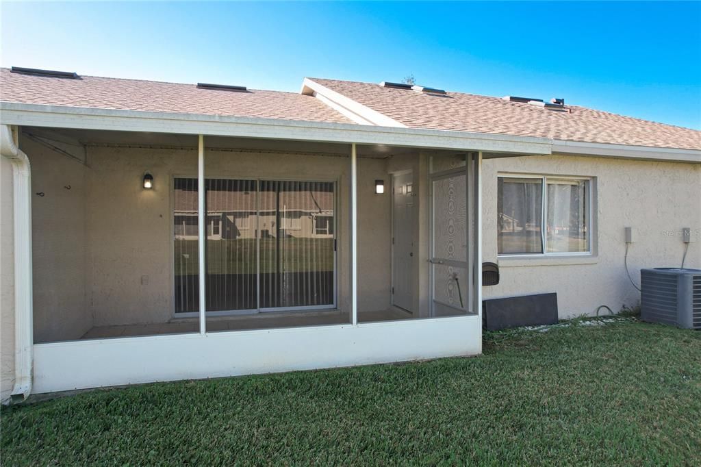 For Sale: $249,900 (2 beds, 2 baths, 1039 Square Feet)