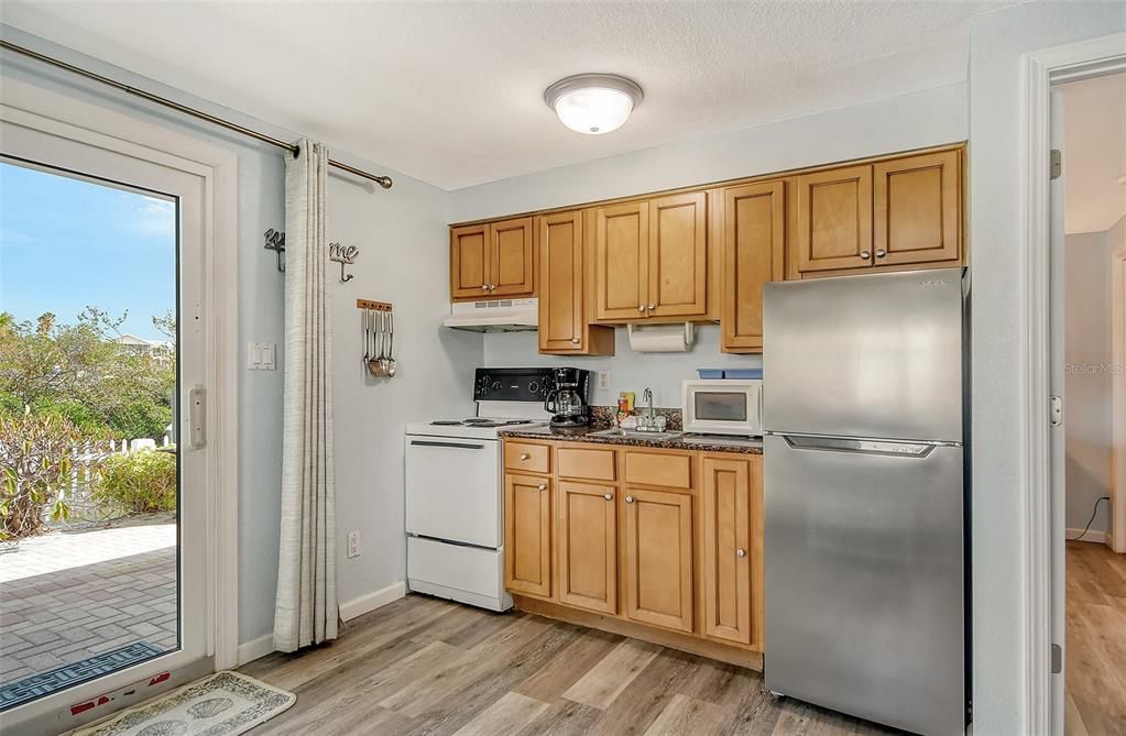 For Sale: $325,000 (1 beds, 1 baths, 405 Square Feet)