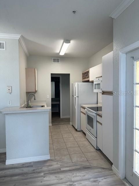 For Rent: $1,450 (1 beds, 1 baths, 854 Square Feet)