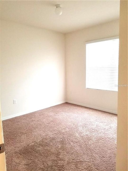 For Rent: $1,900 (4 beds, 2 baths, 1828 Square Feet)