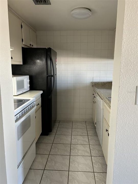 For Rent: $1,700 (2 beds, 2 baths, 835 Square Feet)