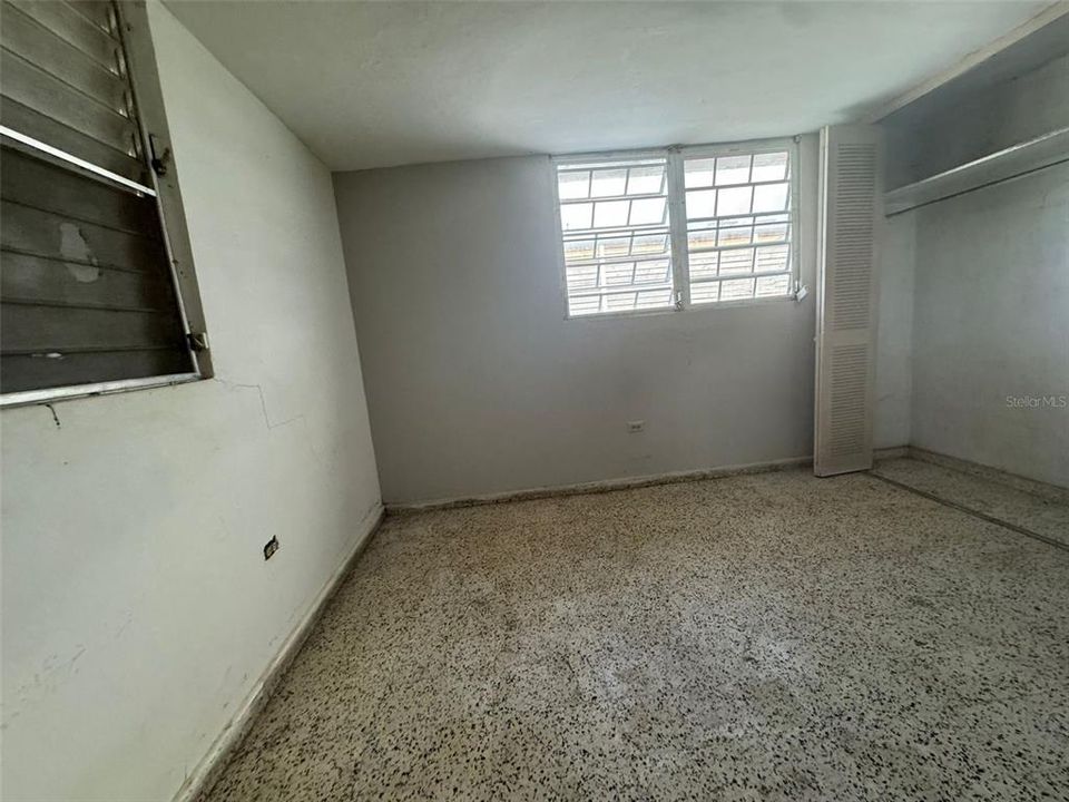 For Sale: $141,000 (4 beds, 2 baths, 1200 Square Feet)